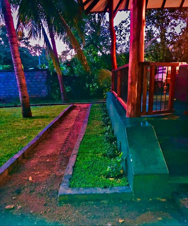 Zahrada ubytování Priya Homestay Kandalama