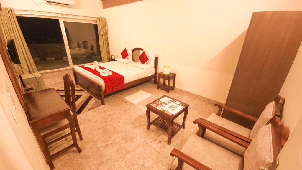 KSTDC Hotel Mayura Pine Top Nandi Hills - Family Room