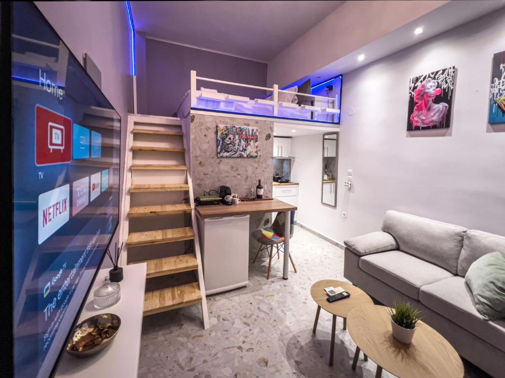 A television and/or entertainment centre at SpaceFour "DownTown Comfy Loft" by #Gimispace Rentals