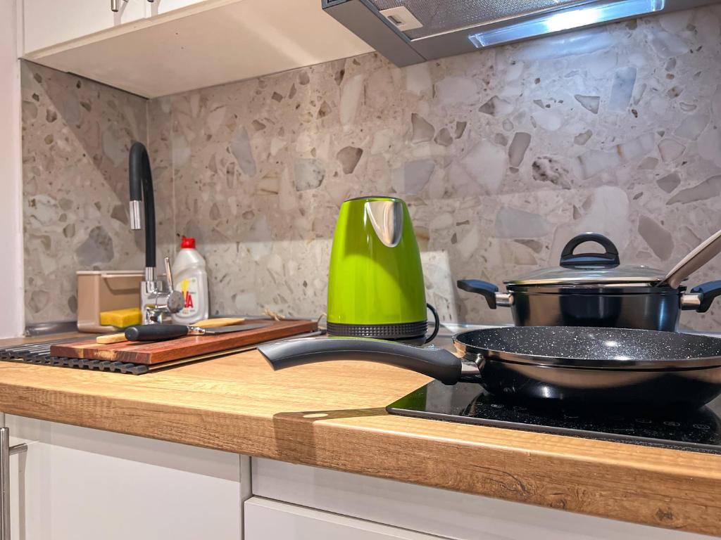A kitchen or kitchenette at SpaceFour "DownTown Comfy Loft" by #Gimispace Rentals