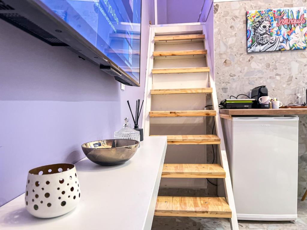 A kitchen or kitchenette at SpaceFour "DownTown Comfy Loft" by #Gimispace Rentals