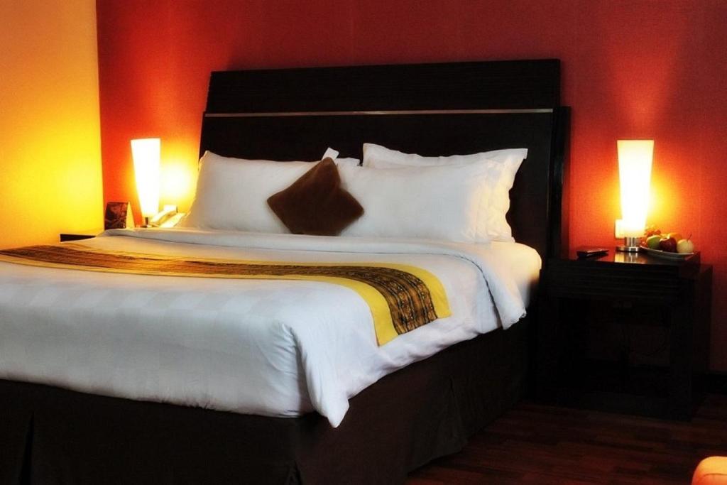 Postel nebo postele na pokoji v ubytování Grand Elite Hotel Pekanbaru