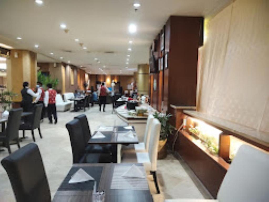 Restaurace v ubytování Grand Elite Hotel Pekanbaru