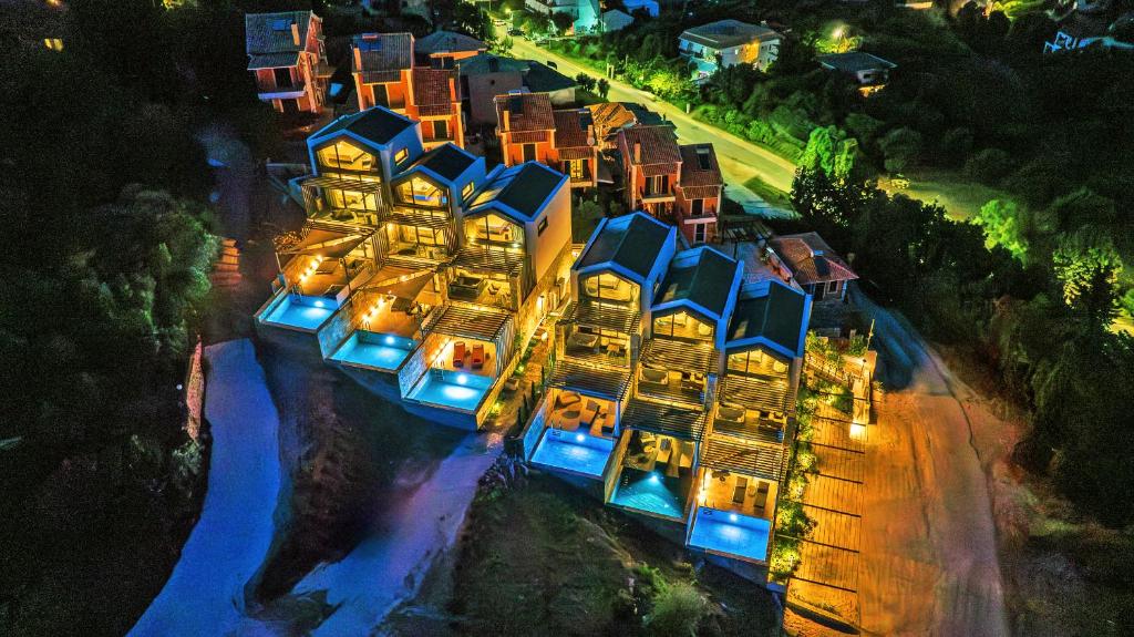 The swimming pool at or close to Ilvy Suites Sivota