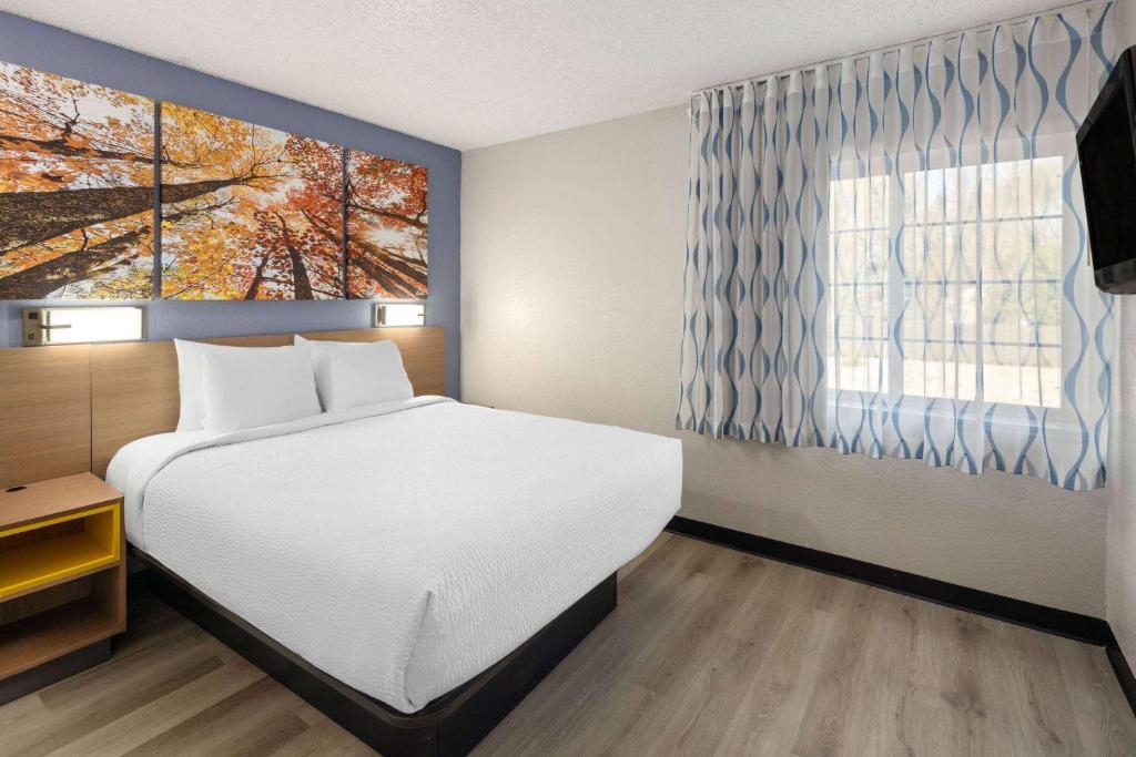 Days Inn & Suites by Wyndham Green Bay WI photo