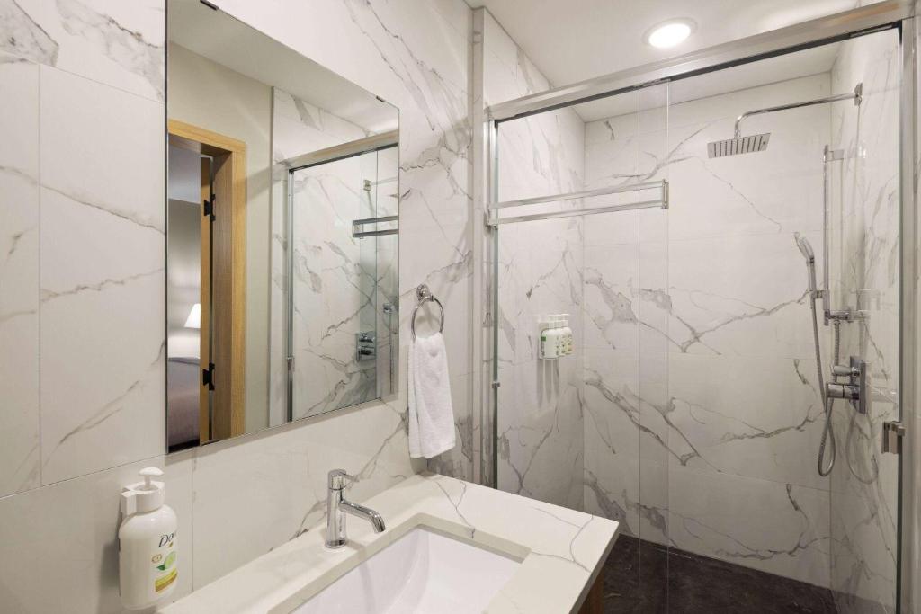 Baymont by Wyndham West Edmonton - Resim 43