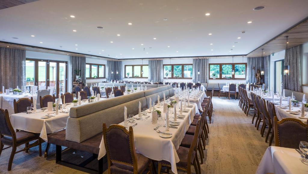 Restaurace v ubytování Hotel Waldfriede - Der Logenplatz im Zillertal