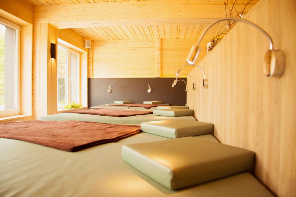 Postel nebo postele na pokoji v ubytování BERG & SPA HOTEL GABELBACH