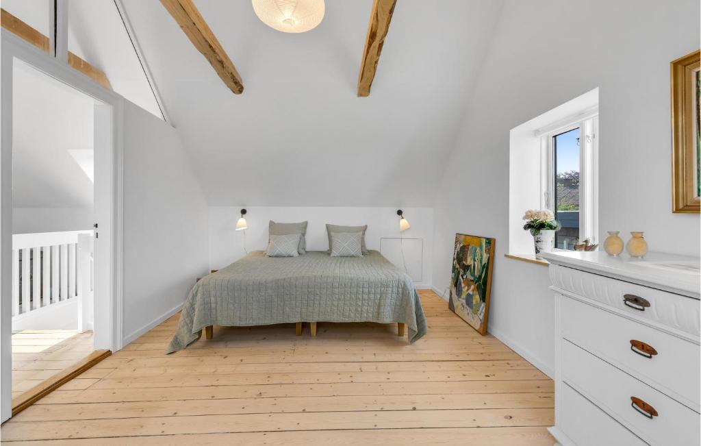 Voodi või voodid majutusasutuse 4 Bedroom Amazing Home In Søby Ærø toas