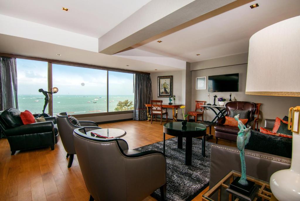 The Bayview Hotel Pattaya - Deluxe Suite