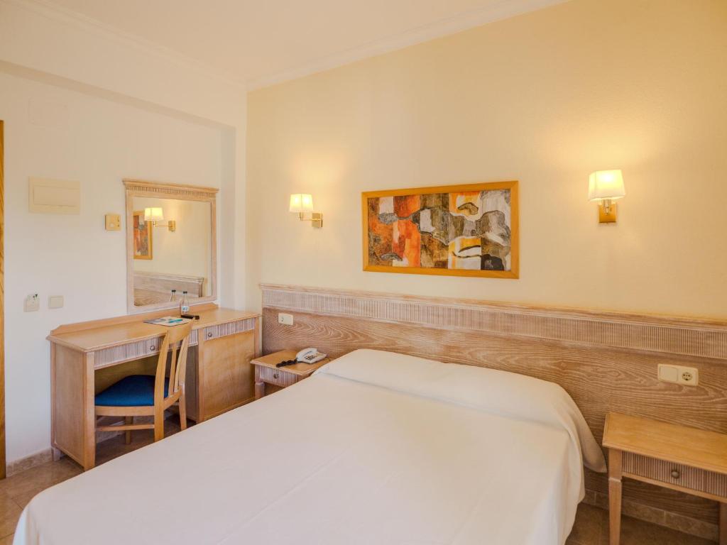 Postel nebo postele na pokoji v ubytování Hotel Santa Maria Playa