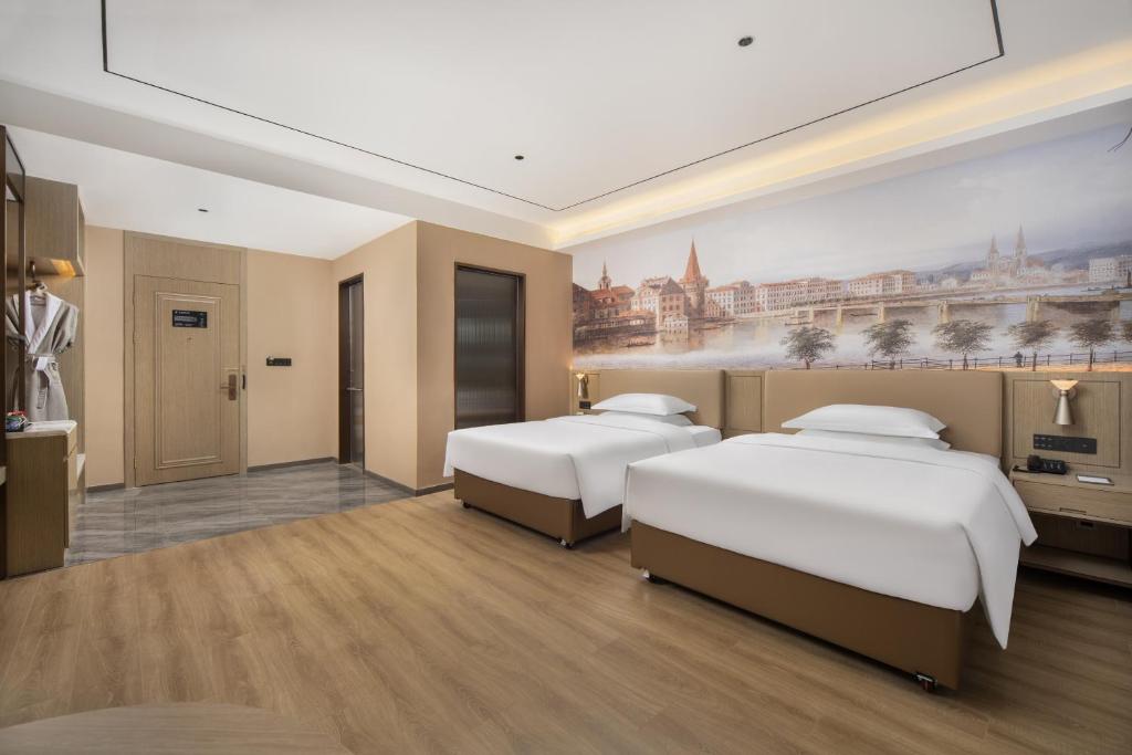 Postel nebo postele na pokoji v ubytování Landis Hotel