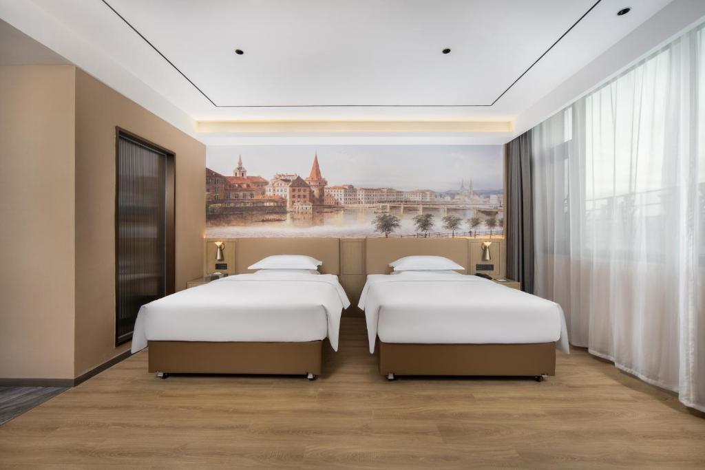 Postel nebo postele na pokoji v ubytování Landis Hotel