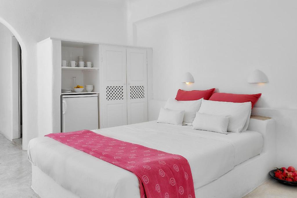 Postel nebo postele na pokoji v ubytování Finikia Memories Hotel