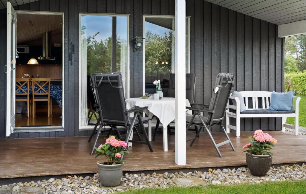 A balcony or terrace at 3 Bedroom Stunning Home In Odder