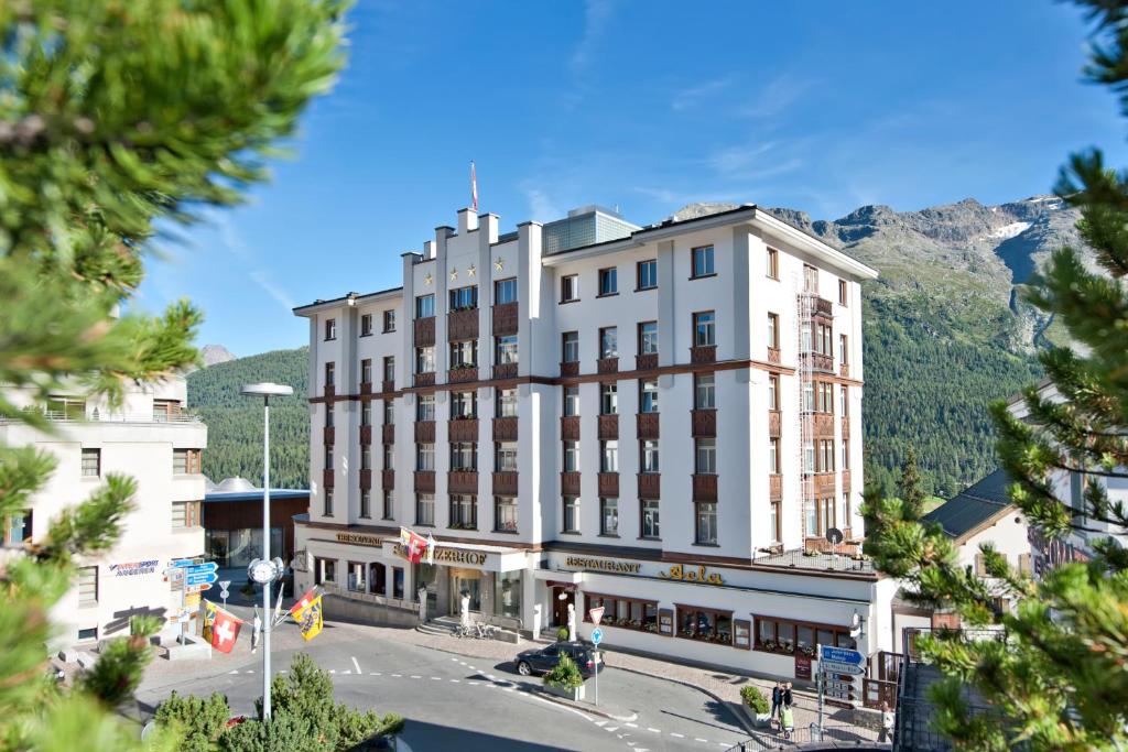 Nespecifikovaný výhled na hory nebo výhled na hory při pohledu z hotelu