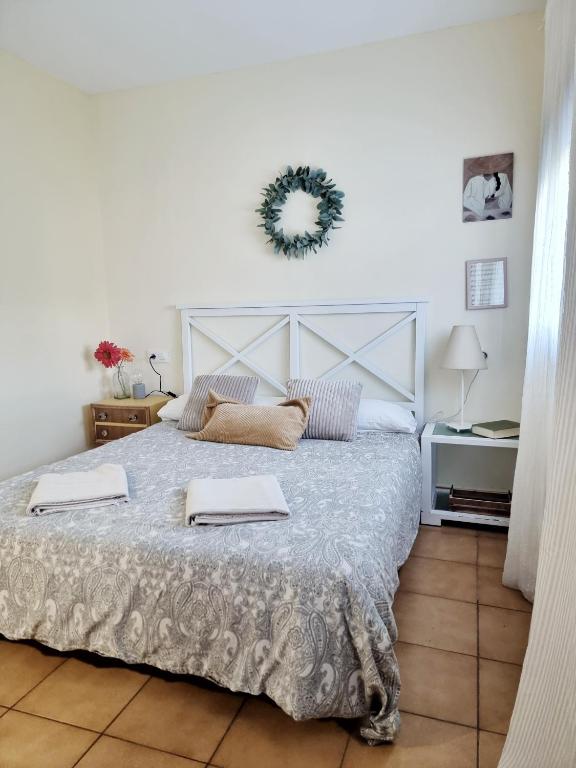 a bedroom with a large bed with two towels on it at Apartamento Rural la Fontanina TRCC0087 Complejo la Fontanina in Mata de Alcántara