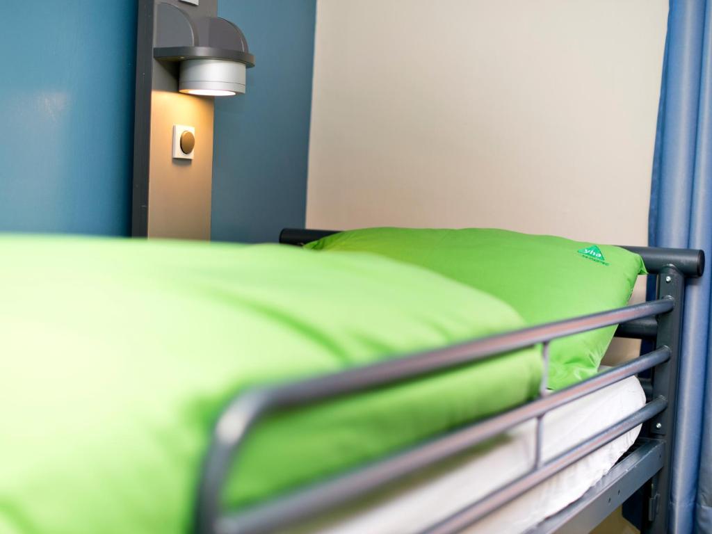 Uma cama ou camas num quarto em YHA Cambridge