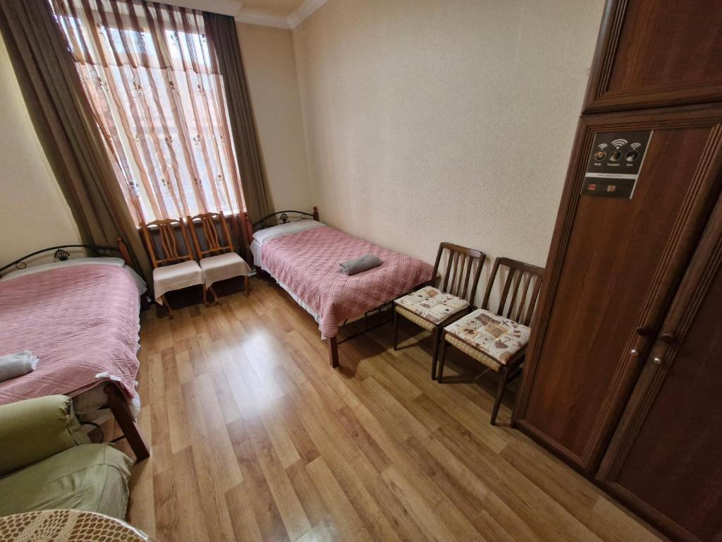 Tamari Guest House - Twin Room Met Gedeelde Badkamer