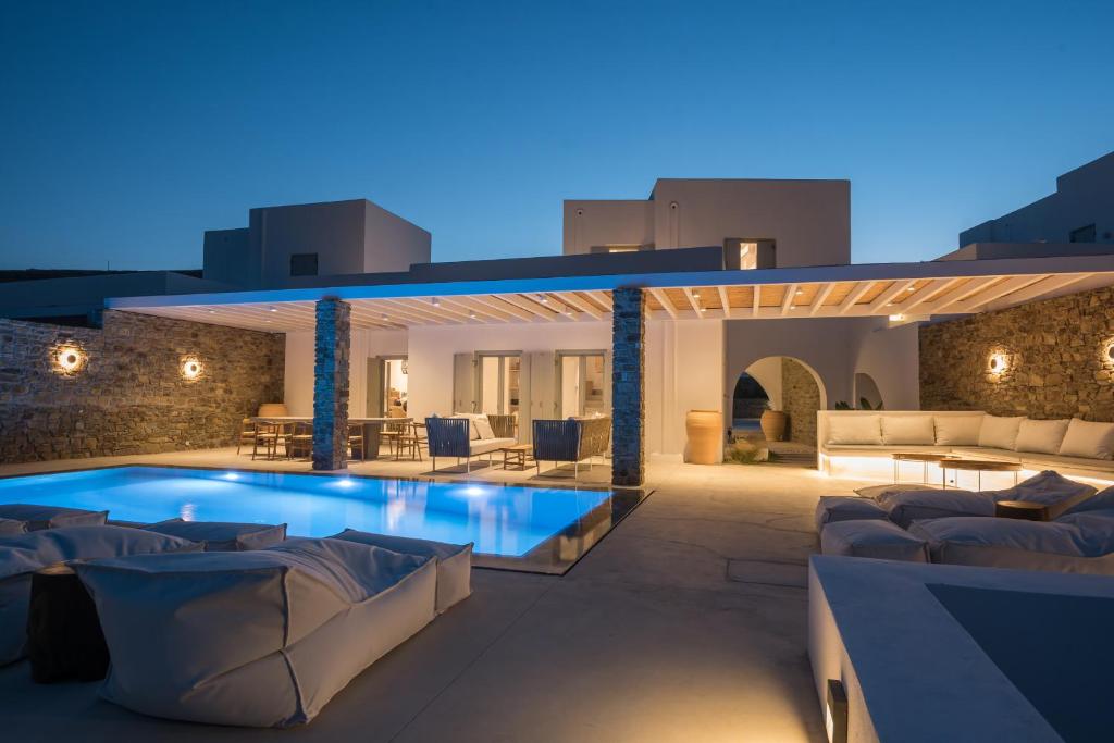 Bazén v ubytování ONEIRO VILLA. ANTIPAROS AS DREAMY AS IT GETS nebo v jeho okolí