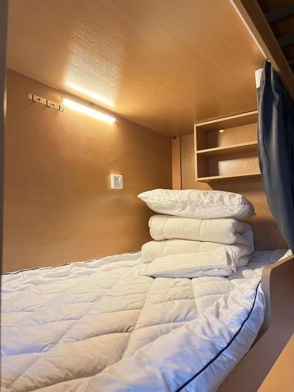 Postel nebo postele na pokoji v ubytování Zhihexing Youth Hostel-知和行青年酒店