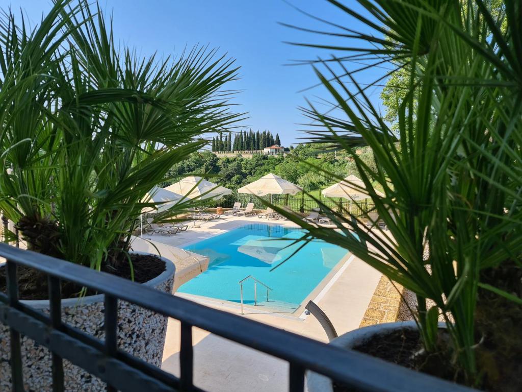 Bazén v ubytování Guesthouse Stara šola Korte - Oleander Resort nebo v jeho okolí