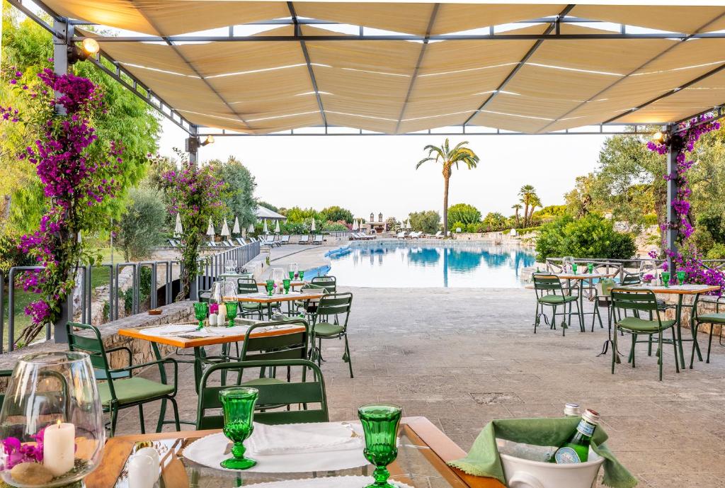 Bazén v ubytování Masseria San Domenico nebo v jeho okolí