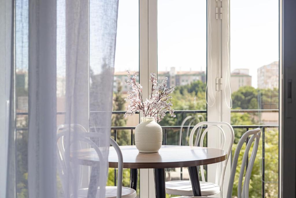 En balkon eller terrasse på Mar de la Abadía Rooms Shared Apartment