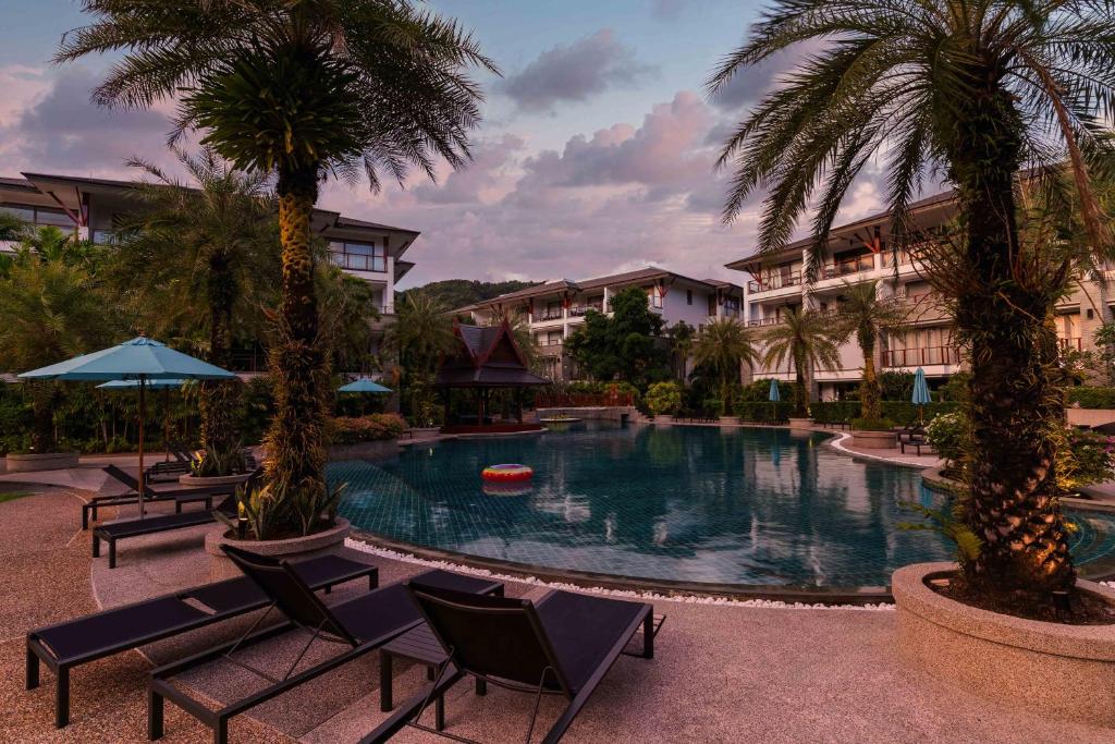 Bazén v ubytování Beachfront luxury 2 bdr apartment by InDreams, Naithon Beach (говорим по русски) nebo v jeho okolí