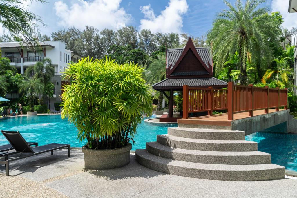 Bazén v ubytování Beachfront luxury 2 bdr apartment by InDreams, Naithon Beach (говорим по русски) nebo v jeho okolí