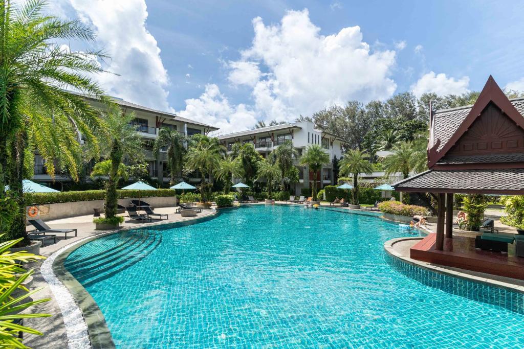 Bazén v ubytování Beachfront luxury 2 bdr apartment by InDreams, Naithon Beach (говорим по русски) nebo v jeho okolí