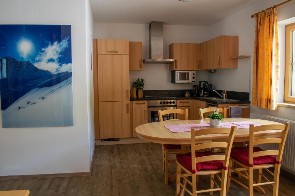 Kuchyň nebo kuchyňský kout v ubytování Reichenspitzblick Appartement
