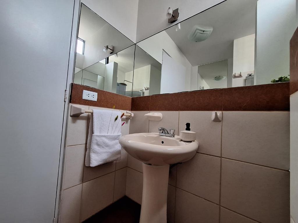 Koupelna v ubytování Habitación en departamento Compartido - La Paz 504