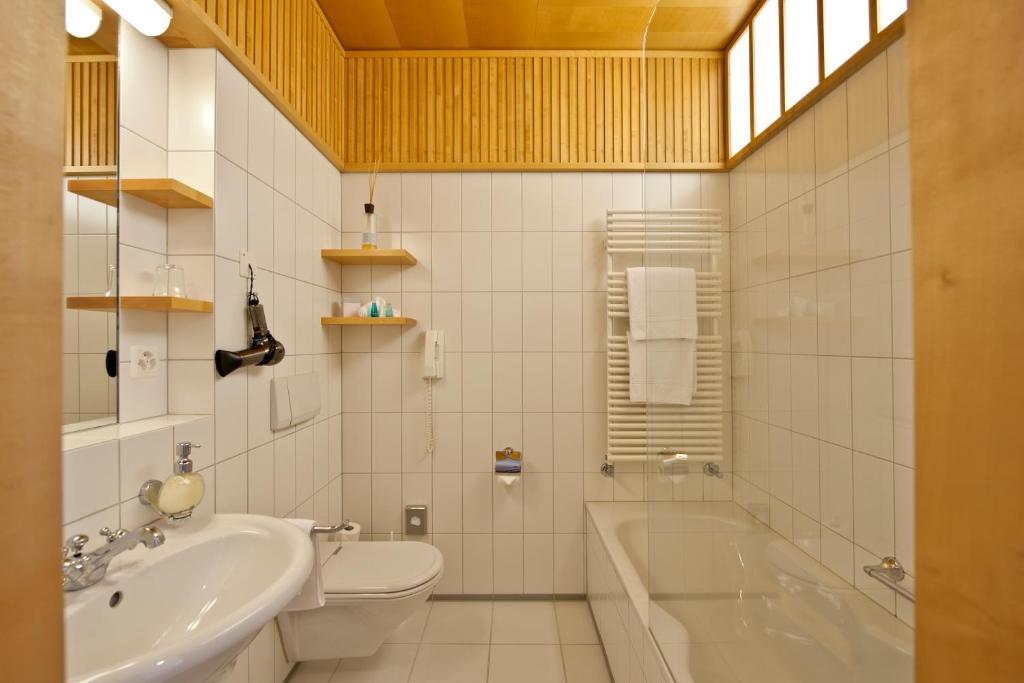 Koupelna v ubytování Hotel Schweizerhof St. Moritz