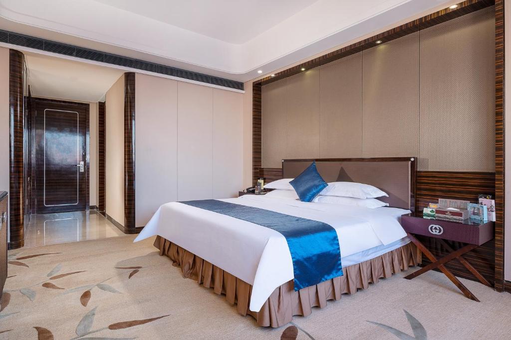 Postel nebo postele na pokoji v ubytování Dongguan Kai Benli International Hotel