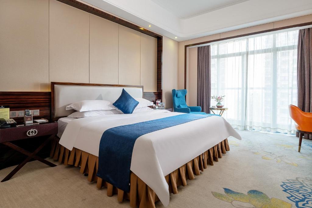 Postel nebo postele na pokoji v ubytování Dongguan Kai Benli International Hotel