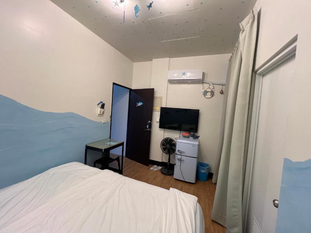 TV a/nebo společenská místnost v ubytování Chaonima B&B 潮尼馬民宿