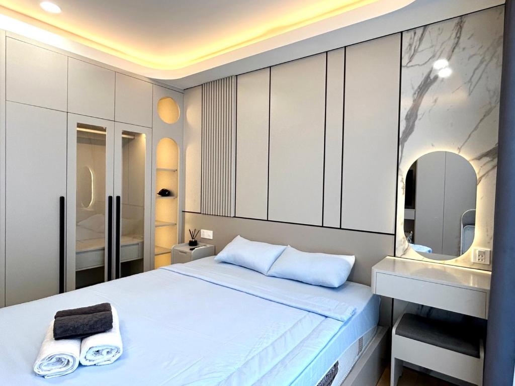 Postel nebo postele na pokoji v ubytování HOD Apartment Tan Dinh