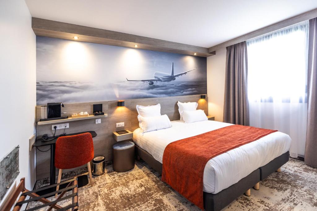 Postel nebo postele na pokoji v ubytování Best Western Saint Exupéry Eysines - Bordeaux Ouest