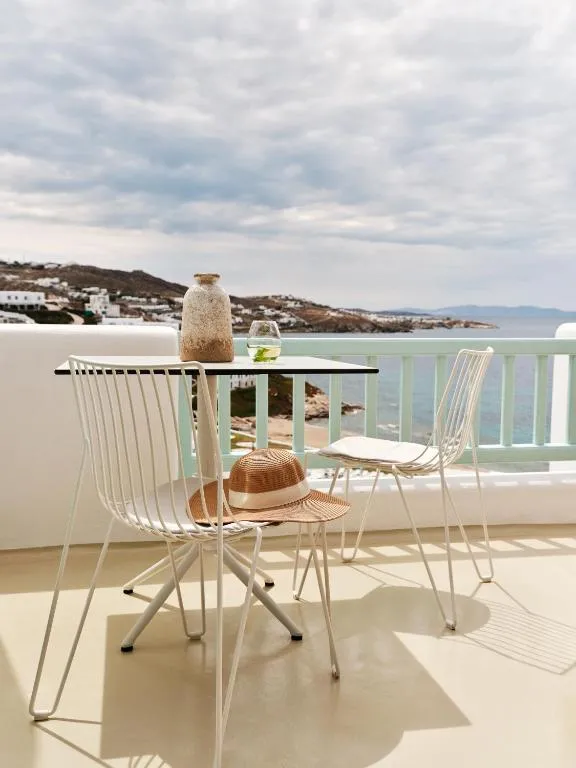 Bill&Coo Suite with outdoor Jetted Tub and Sea View