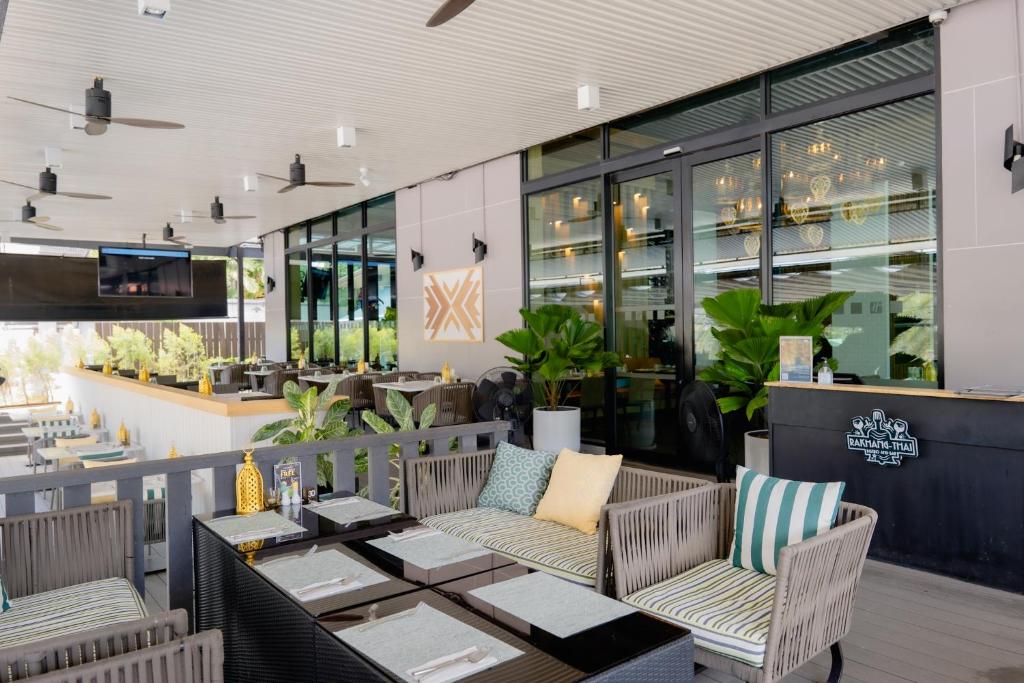 Гостиная зона в Holiday Inn Resort Krabi Ao Nang Beach by IHG