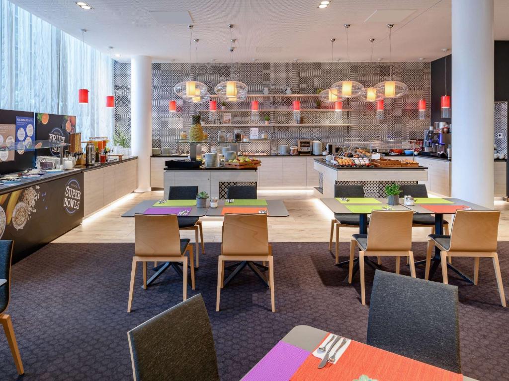 維也納火車總站諾富特酒店餐廳或用餐的地方