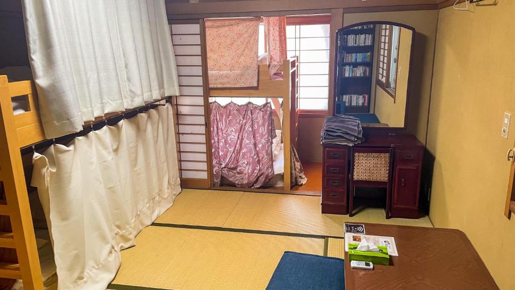 富山市にある泊まれる図書館 寄処 -yosuga-のギャラリーの写真