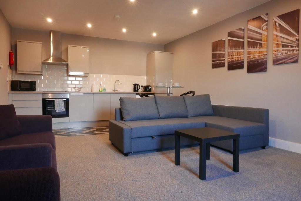 Kuchyň nebo kuchyňský kout v ubytování 1 bed Apt close to Leeds Arena Sleeps up to 4 people F4