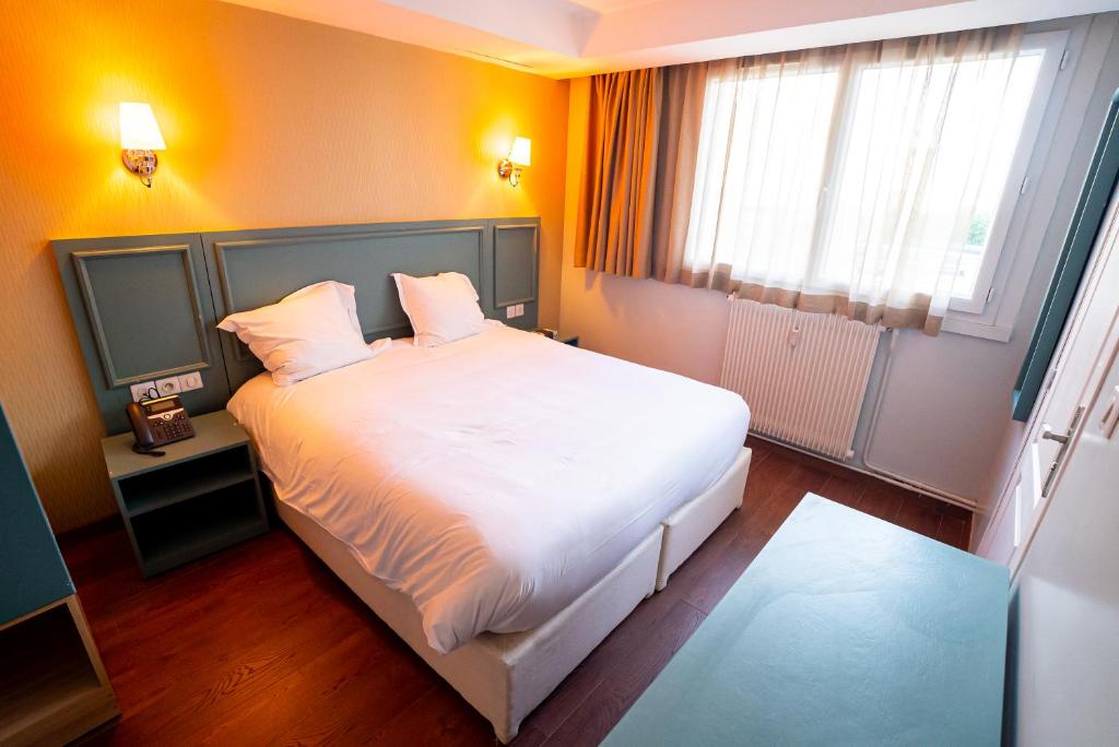 Postel nebo postele na pokoji v ubytování Breeze Hotel
