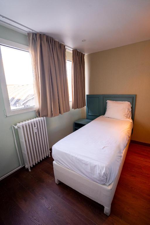 Postel nebo postele na pokoji v ubytování Breeze Hotel
