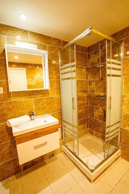 Koupelna v ubytování Breeze Hotel