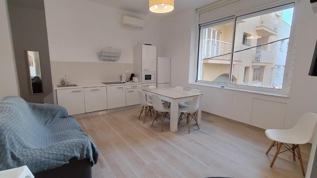 Kuchyň nebo kuchyňský kout v ubytování Rosesapparts A20deMar Triplex