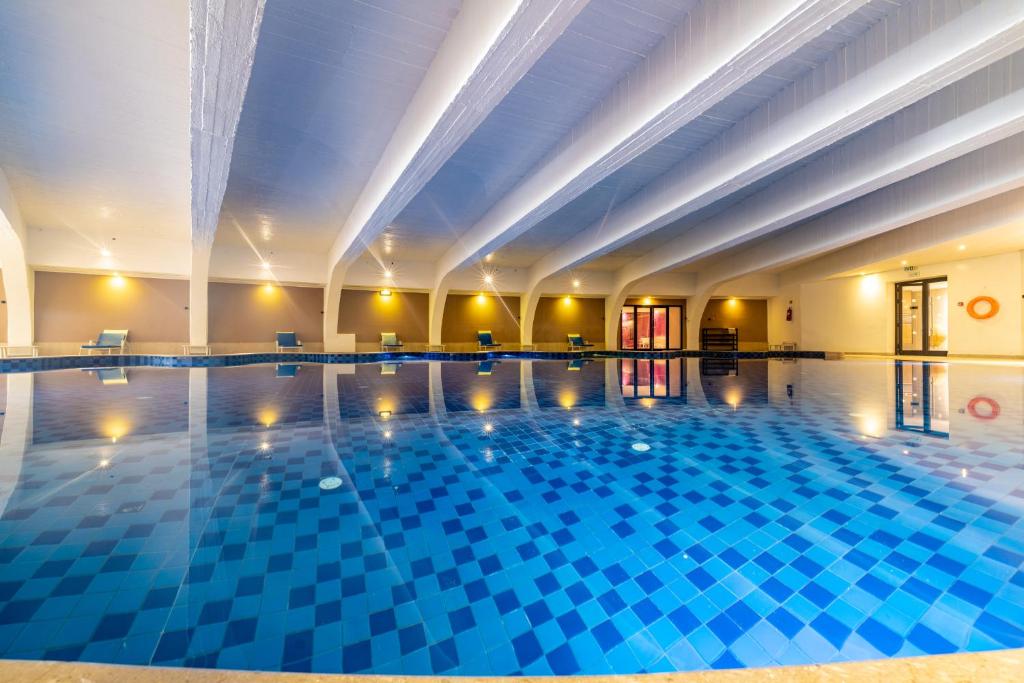 Sousse Pearl Marriott Resort & Spaの敷地内または近くにあるプール