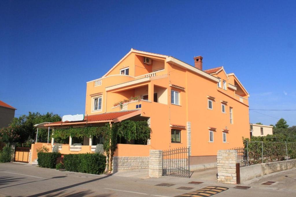 Budova, v ktorej sa apartmán nachádza